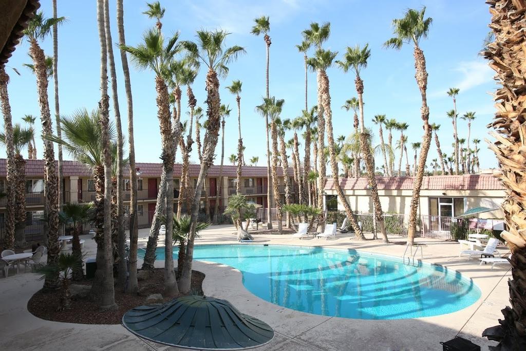 Ramada By Wyndham Yuma Motel Exterior photo
