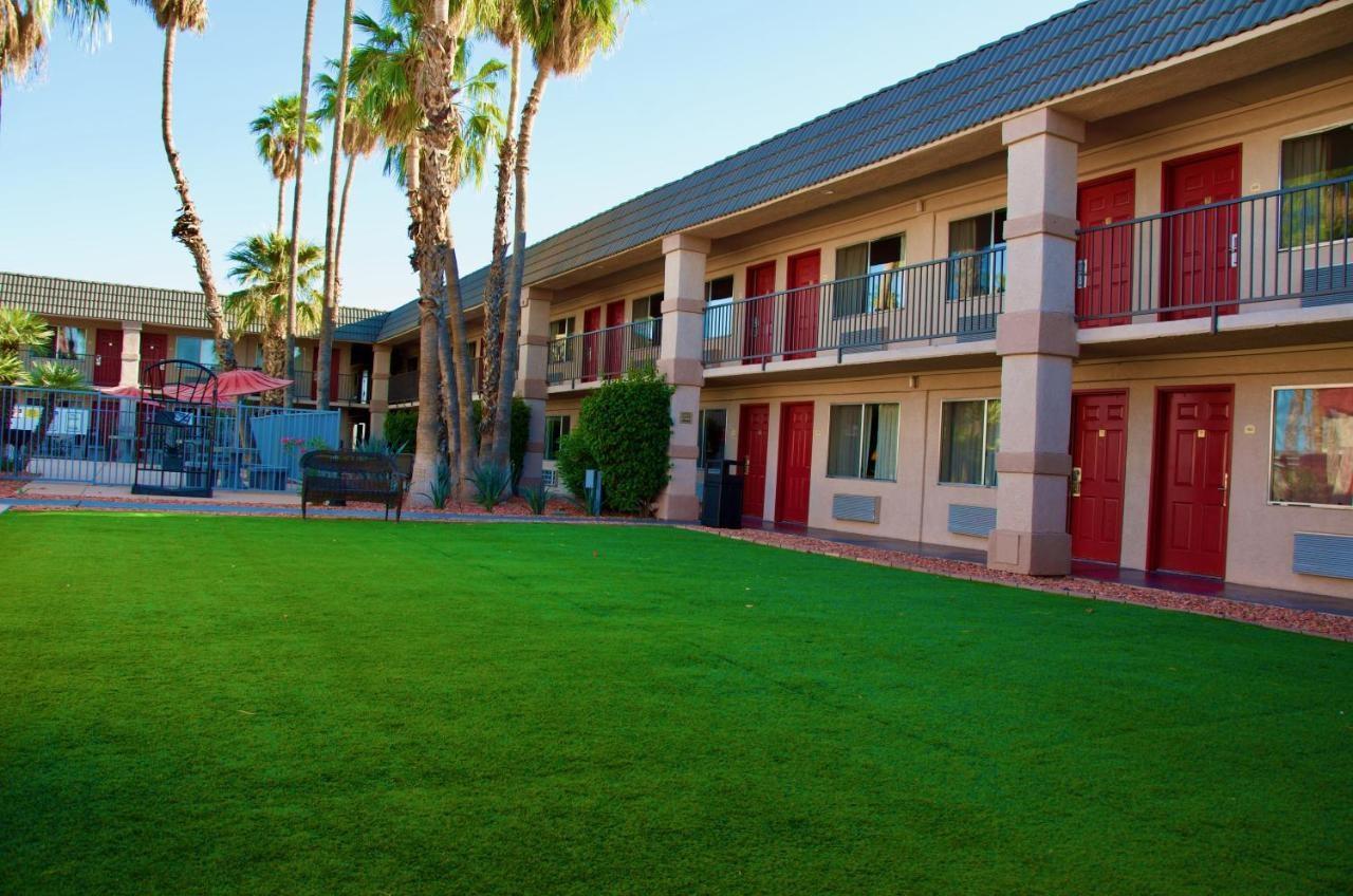 Ramada By Wyndham Yuma Motel Exterior photo