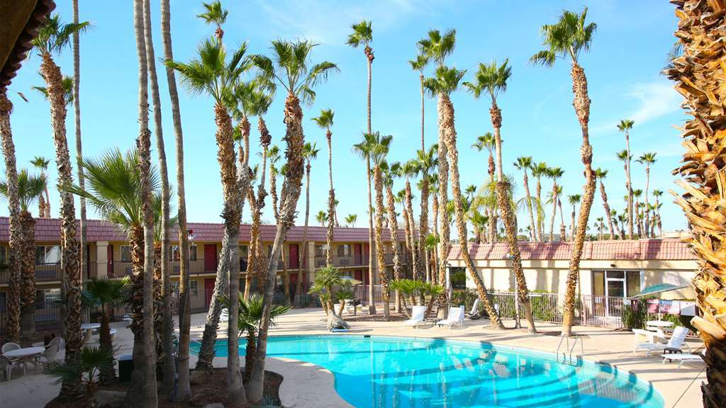 Ramada By Wyndham Yuma Motel Facilities photo