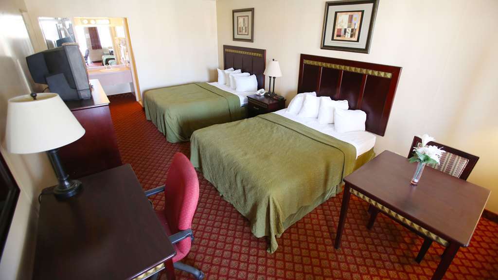 Ramada By Wyndham Yuma Motel Room photo