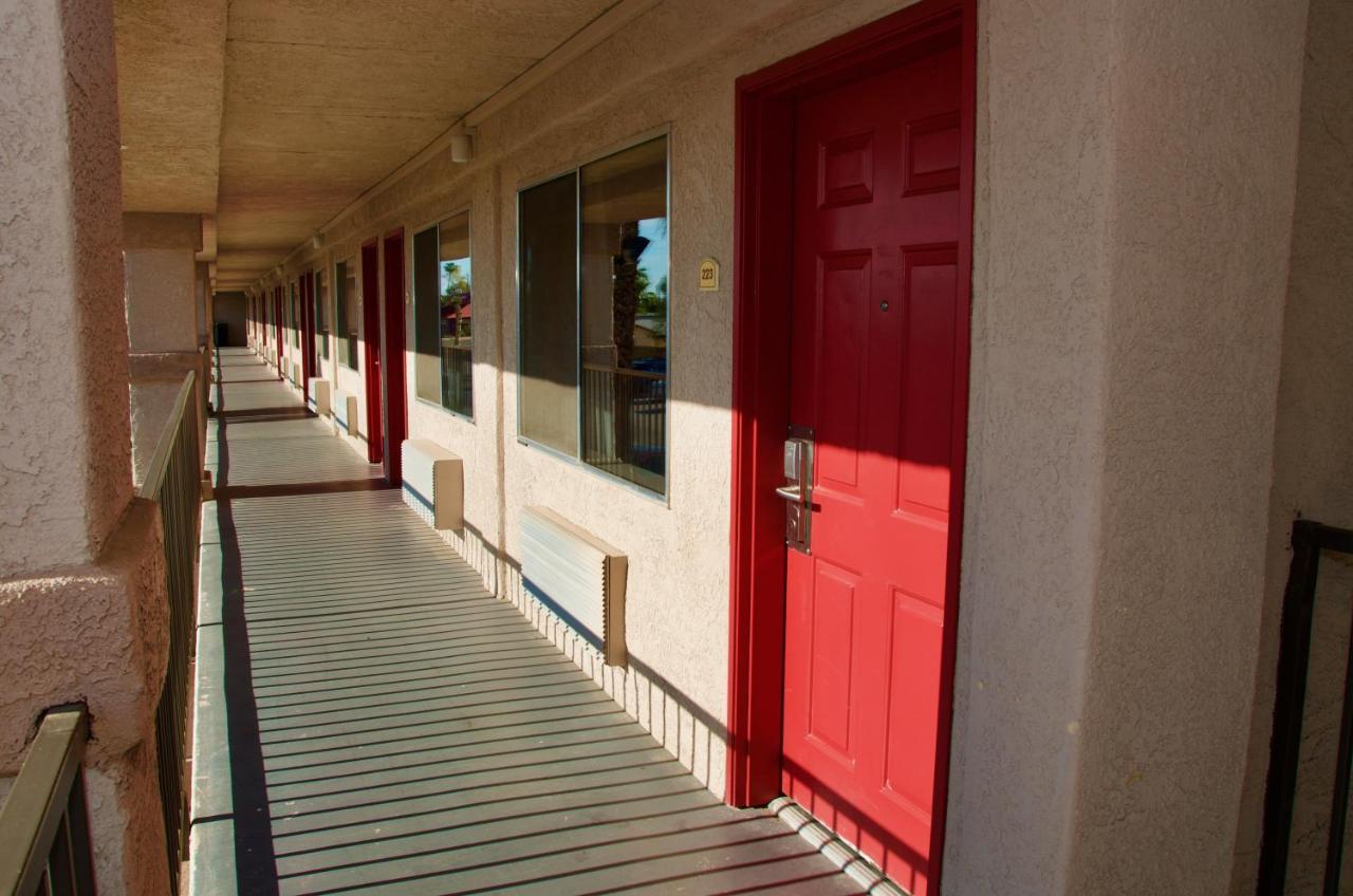 Ramada By Wyndham Yuma Motel Exterior photo